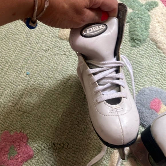 Girl’s White Figure Skates with Silver Accents - Picture 5 of 8